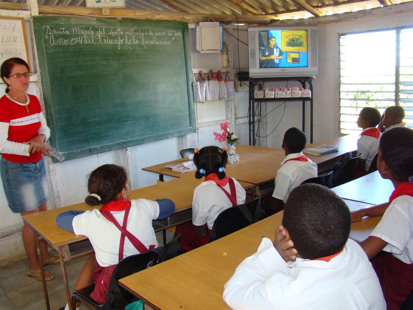 "Todos los educadores cubanos están comprometidos con la patria y dispuestos a defender la impronta de Fidel" aseguraba Fidel.