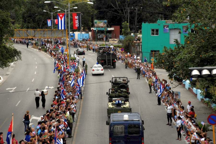 caravana-con-cenizas-de-fidel-rumbo-al-oriente-cubano