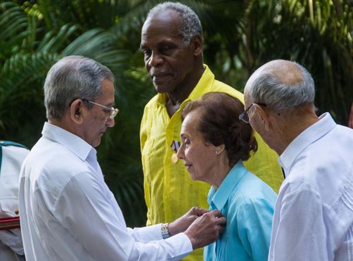 cuba, estela bravo, solidaridad con cuba, danny glover