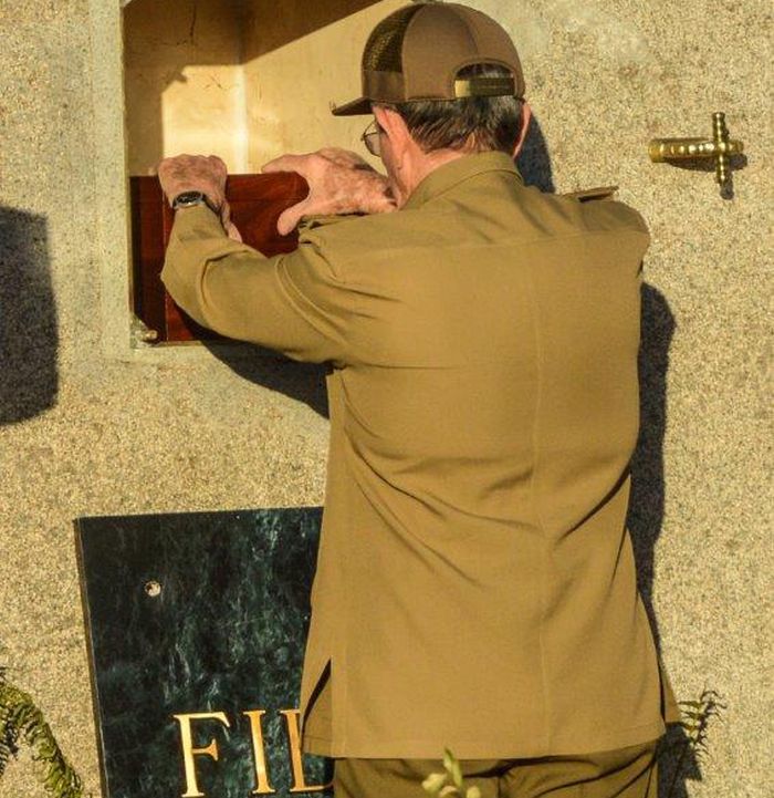 cuba, fidel castro, cementerio santa ifigenia, santiago de cuba, raul castro, comandante en jefe