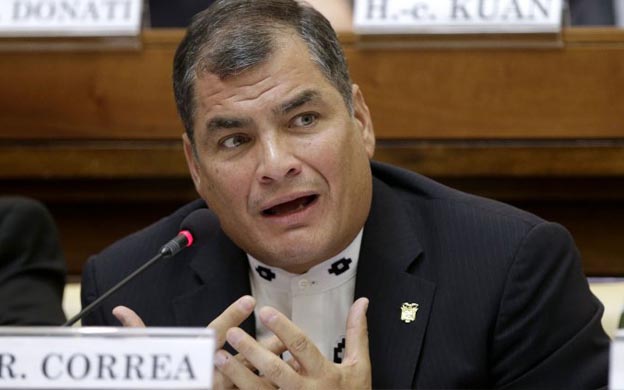 'Los profetas del desastre se quedaron con sus 'deseos' de una crisis económica', acotó Correa.
