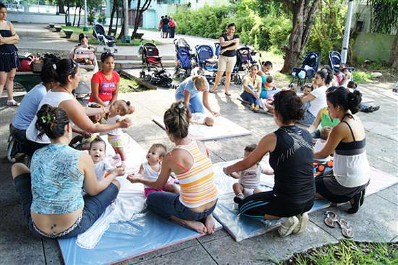 El programa busca preparar a las familias para que desde el hogar y el barrio propicien el desarrollo integral de los infantes.