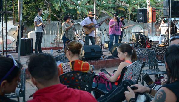 El dúo Cofradía y sus invitados, amenizan la jornada de apertura de la Feria Tecnológica "La Guayabera 5.0".