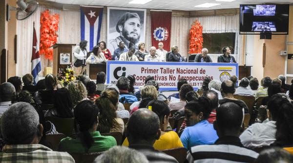 Sesión inaugural del Primer Taller Nacional de Cooperativas No Agropeuarias. (Foto: ACN)