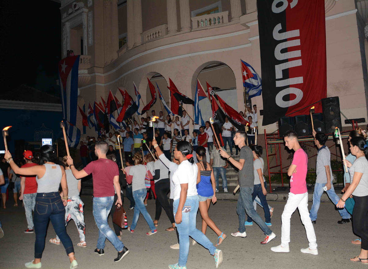 Momento de la Marcha de las Antorchas en Sancti Spíritus. (Foto: Oscar Alfonso)