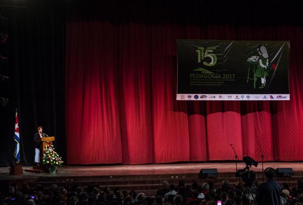 Ena Elsa Velázquez, ministra de Educación, destacó la impronta de Fidel, sus ideas y acciones a favor de una enseñanza gratuita y de calidad. (Foto: ACN)