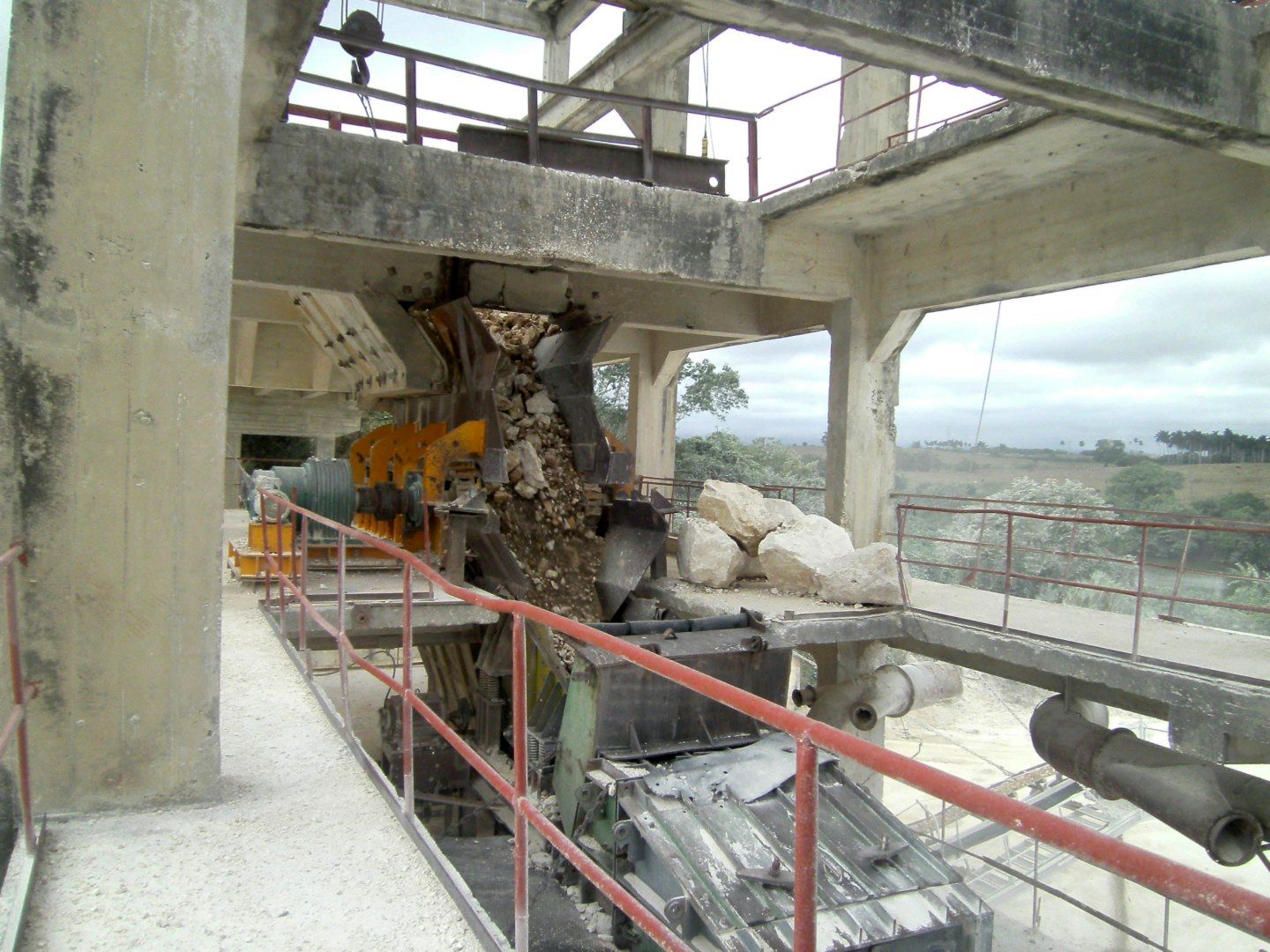 sancti spiritus, materiales de la construccion, cantera nieves morejon, arenera algaba