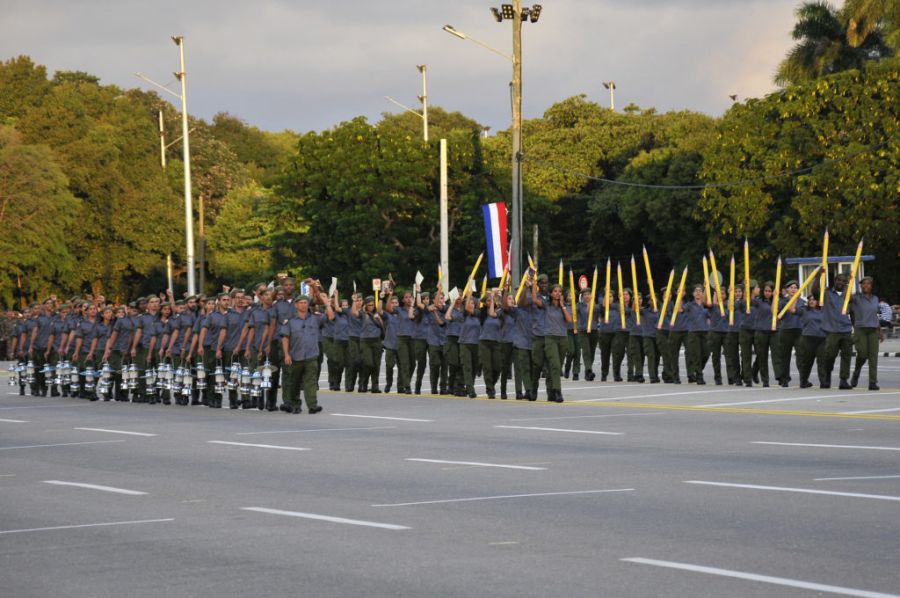 cuba, fuerzas armadas revolucionarias, far, raul castro, fidel castro, marcha del pueblo combatiente, revista militar