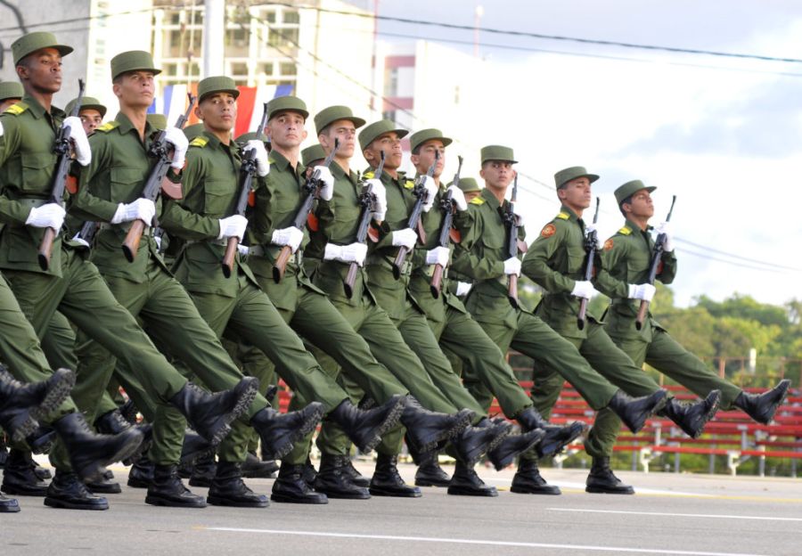 cuba, fuerzas armadas revolucionarias, far, raul castro, fidel castro, marcha del pueblo combatiente, revista militar