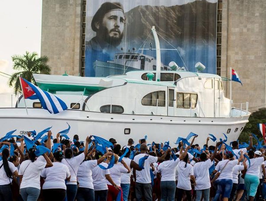 cuba, fuerzas armadas revolucionarias, far, raul castro, fidel castro, marcha del pueblo combatiente, revista militar, juventud cubana