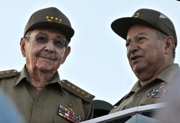 cuba, fuerzas armadas revolucionarias, far, raul castro, fidel castro, marcha del pueblo combatiente, revista militar, juventud cubana