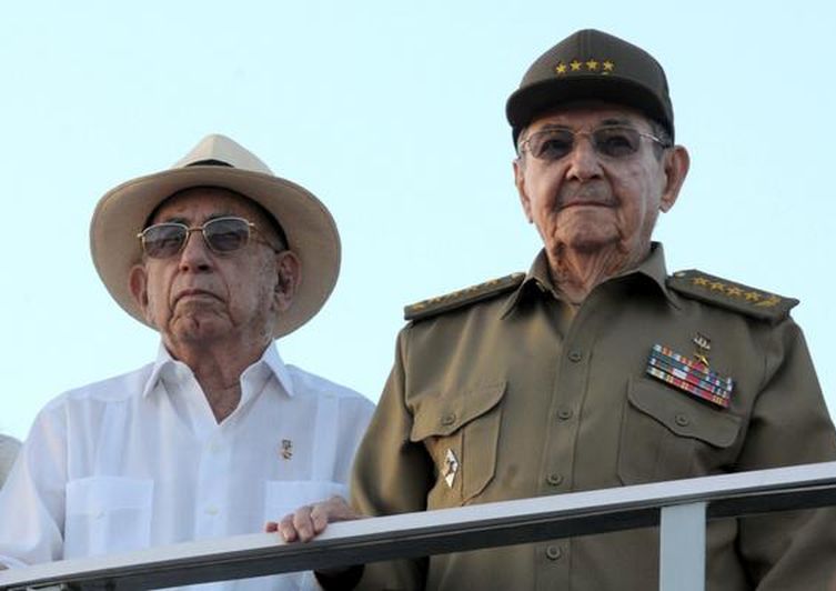 cuba, fuerzas armadas revolucionarias, far, raul castro, fidel castro, marcha del pueblo combatiente, revista militar, juventud cubana