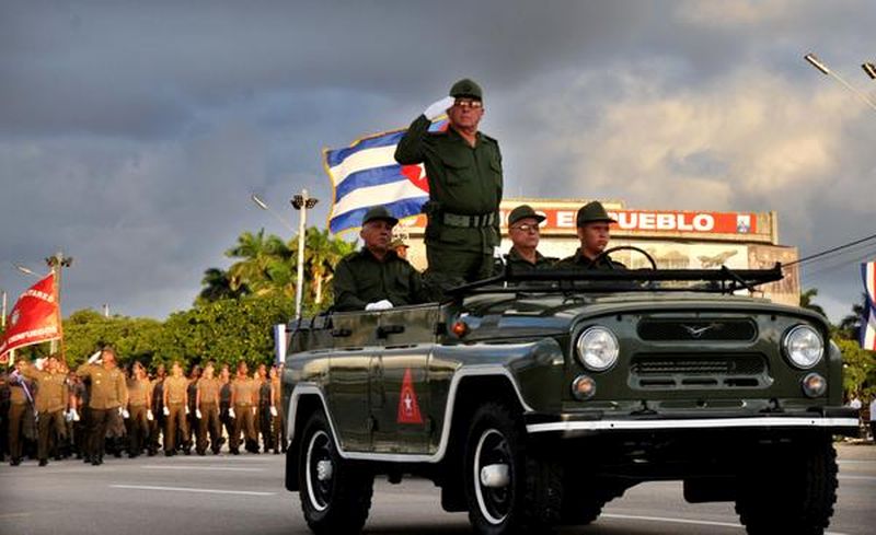 cuba, fuerzas armadas revolucionarias, far, raul castro, fidel castro, marcha del pueblo combatiente, revista militar, juventud cubana
