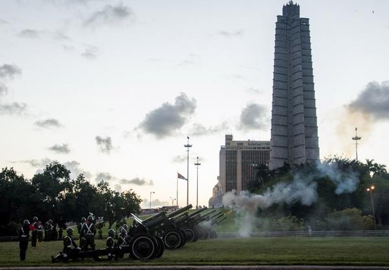 cuba, fuerzas armadas revolucionarias, far, raul castro, fidel castro, marcha del pueblo combatiente, revista militar, juventud cubana