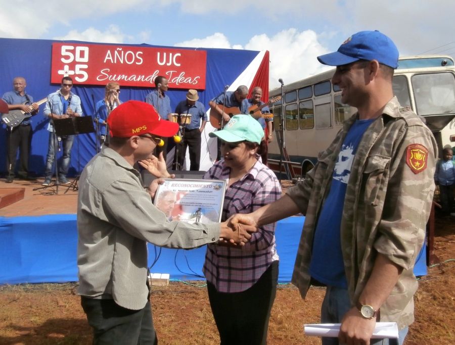 sancti spiritus, 4 de abril, union de jovenes comunistas, ujc, frijoles, agricultura