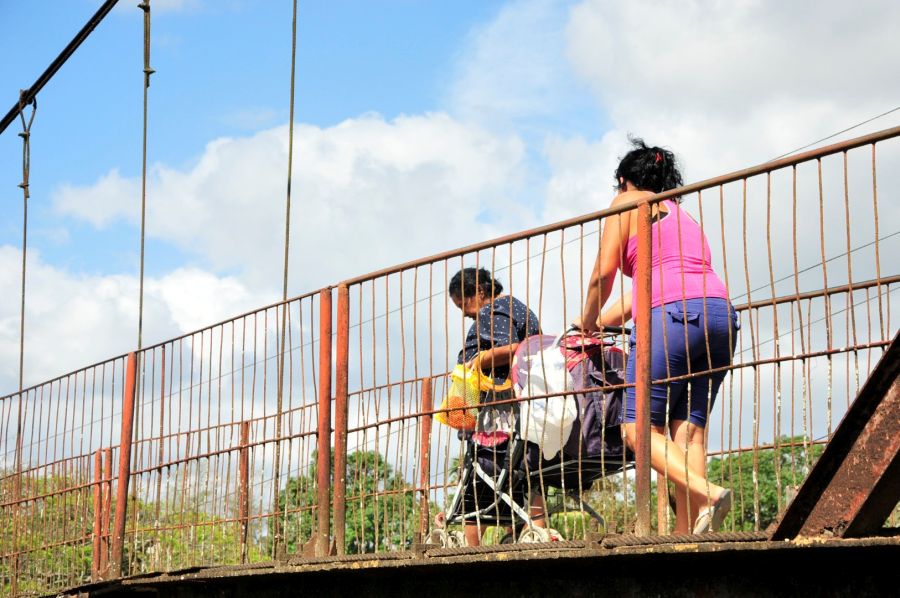 Agabama, paso peatonal, puente