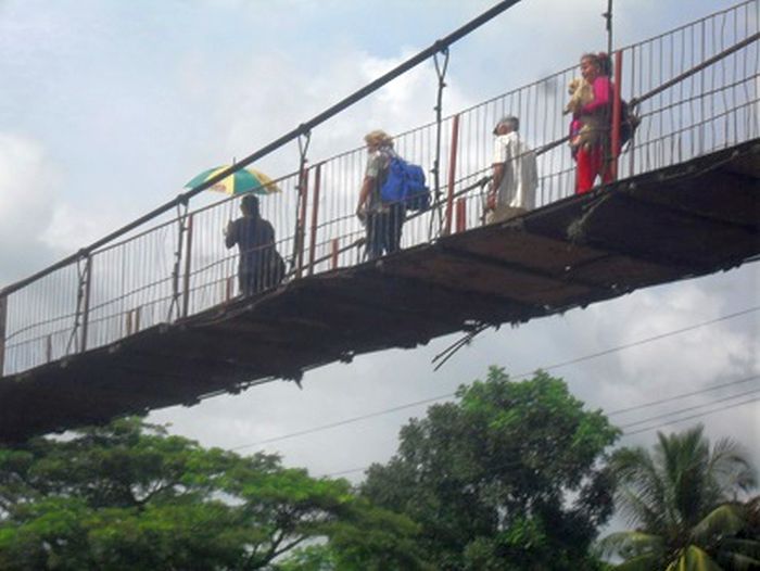 Agabama, paso peatonal