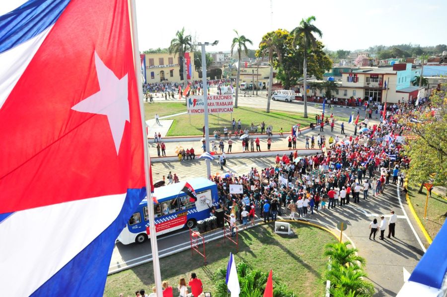 sancti spiritus, plaza mayor general serafin sanchez valdivia, primero de mayo, dia internacional de los trabajadores, fidel castro