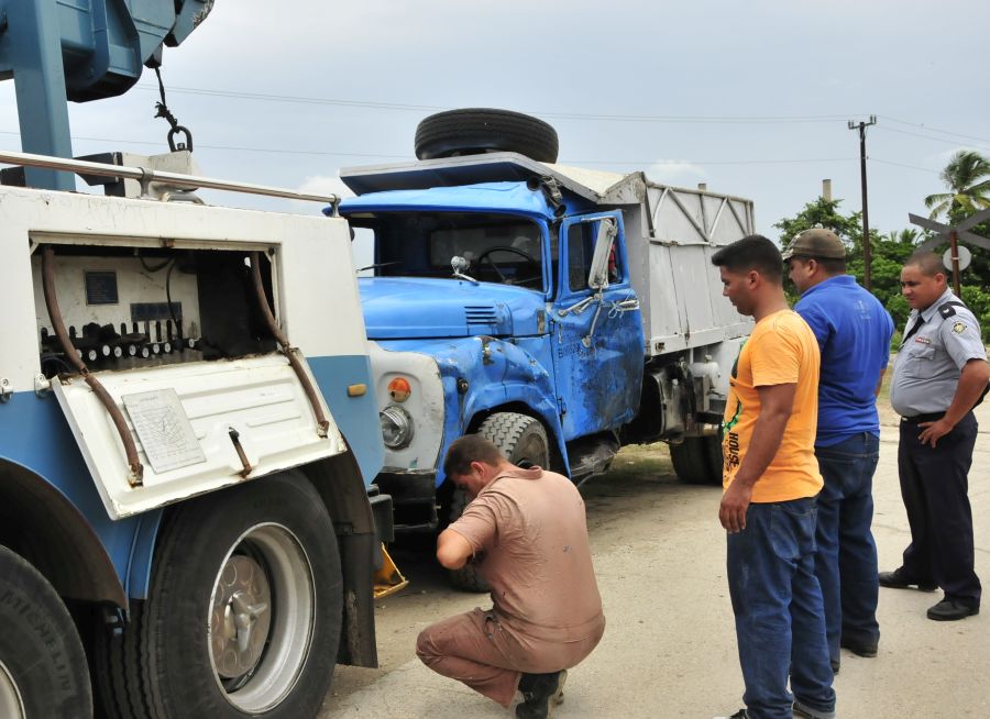 sancti spiritus, accidente de transito, accidente ferroviario, coche motor, tuinucu