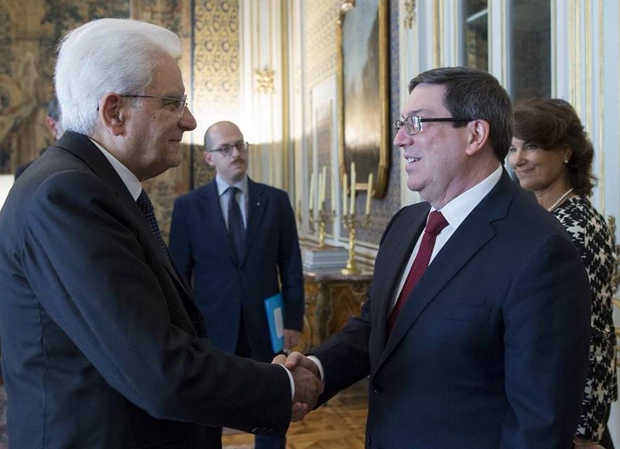 Sergio Mattarella (left) and Bruno Rodriguez.