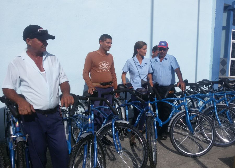 sancti spiritus, empresa de correos de cuba, carteros