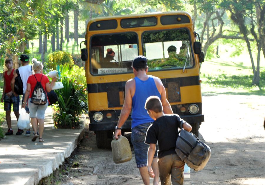 sancti spiritus, transporte, verano, etapa estival, peninsula de ancon, campismo popular