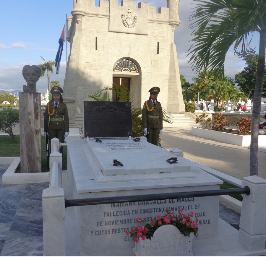 sanctiago de cuba, raul castro, cementerio santa ifigenia, carlos manuel de cespedes, mariana grajales, historia de cuba, guerra de independencia