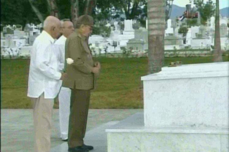 sanctiago de cuba, cementerio santa ifigenia, raul castro, fidel castro, jose marti, mariana grajales, carlos manuel de cespedes