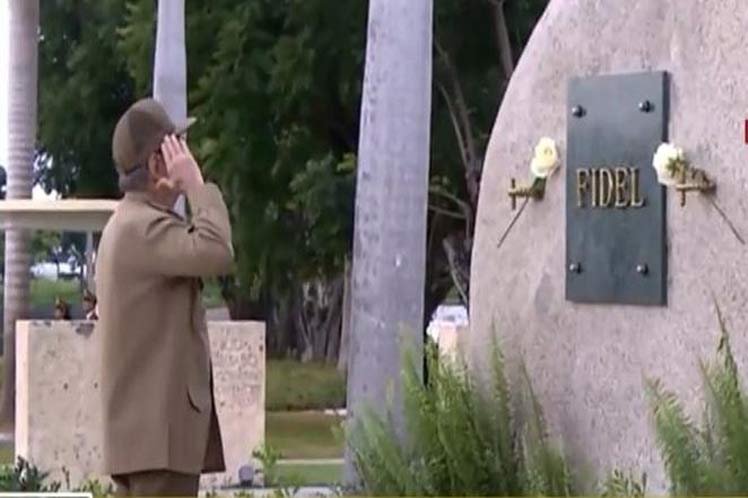 sanctiago de cuba, cementerio santa ifigenia, raul castro, fidel castro, jose marti, mariana grajales, carlos manuel de cespedes