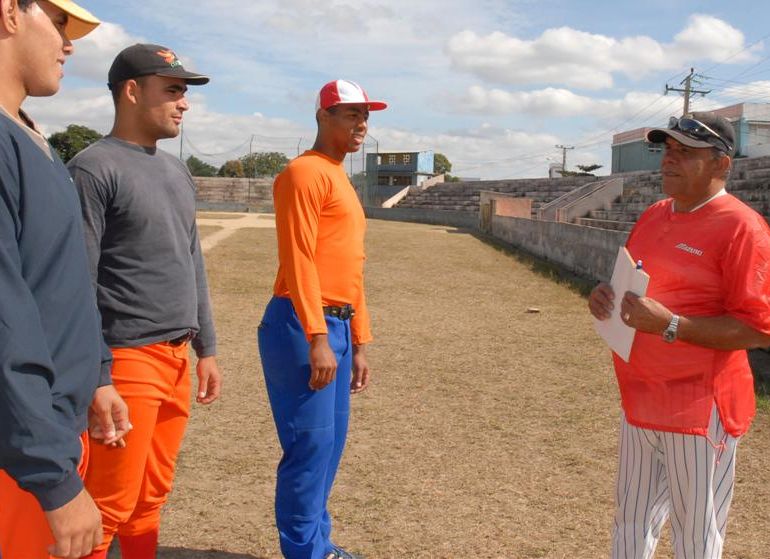 sancti spiritus, beisbol, gallos, pelota cubana, abelardo triana