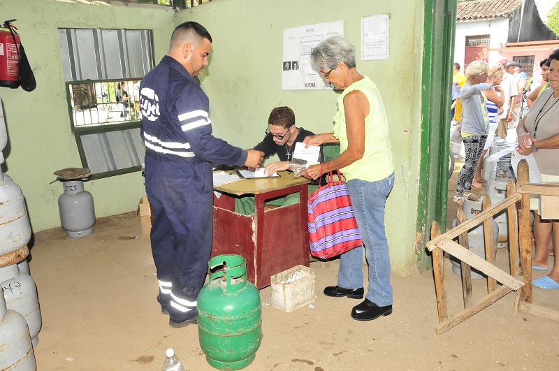 gas liberado, Colón, Sancti Spíritus, refinería