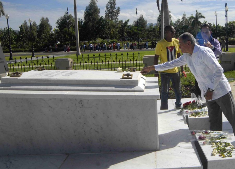 cuba, fidel castro, santiago de cuba, oscar lopez, cementerio santa ifigenia