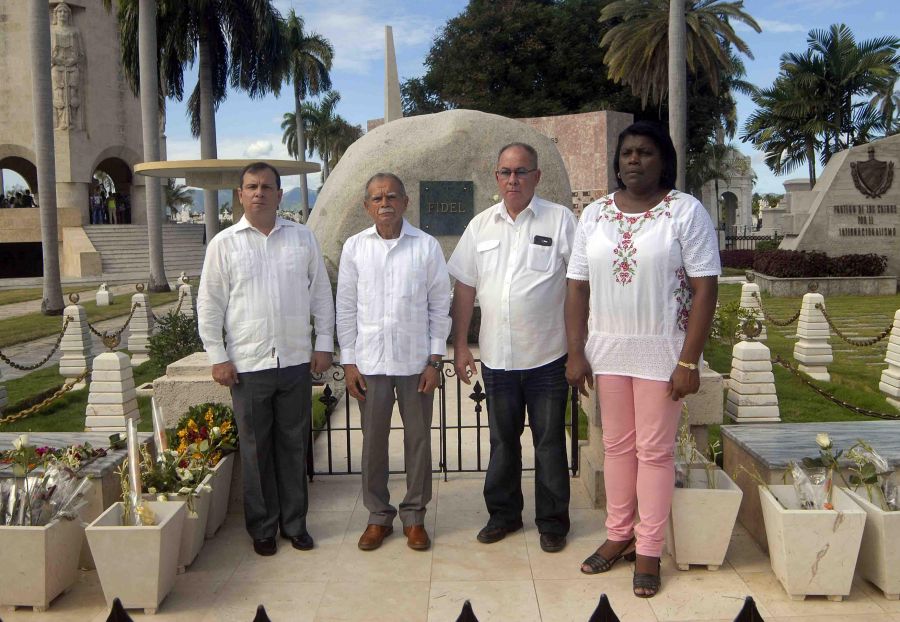 cuba, fidel castro, santiago de cuba, oscar lopez, cementerio santa ifigenia