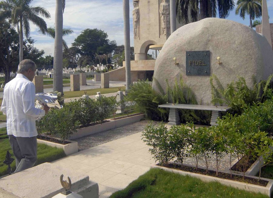 cuba, fidel castro, santiago de cuba, oscar lopez, cementerio santa ifigenia