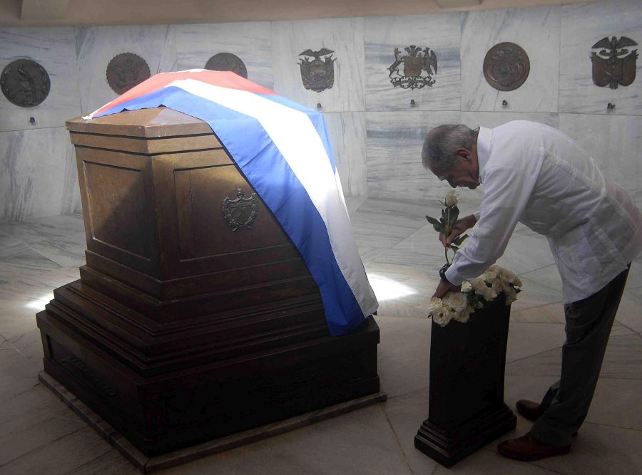 cuba, fidel castro, santiago de cuba, oscar lopez, cementerio santa ifigenia