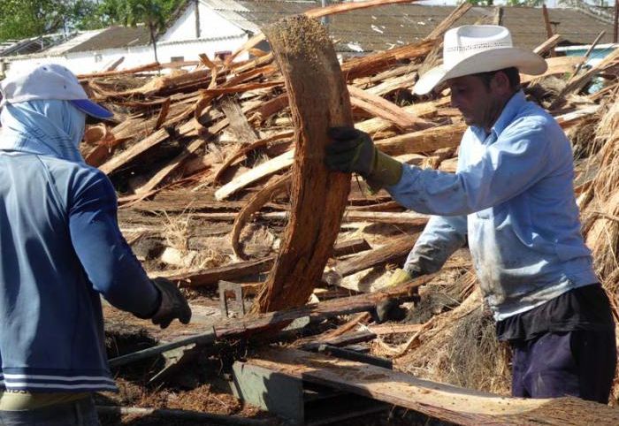 sancti spiritus, yaguajat, viviendas, huracan irma, construccion de viviendas, casas de tabla de palma