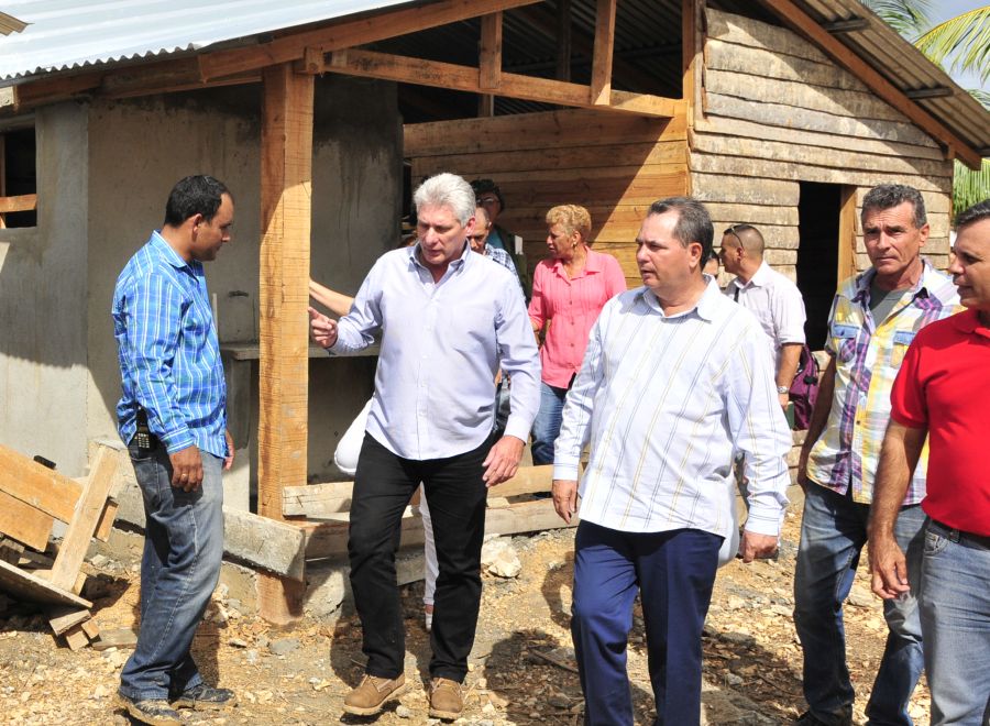 sancti spiritus, miguel diaz-canel, construccion de viviendas, yaguajay, huracan irma