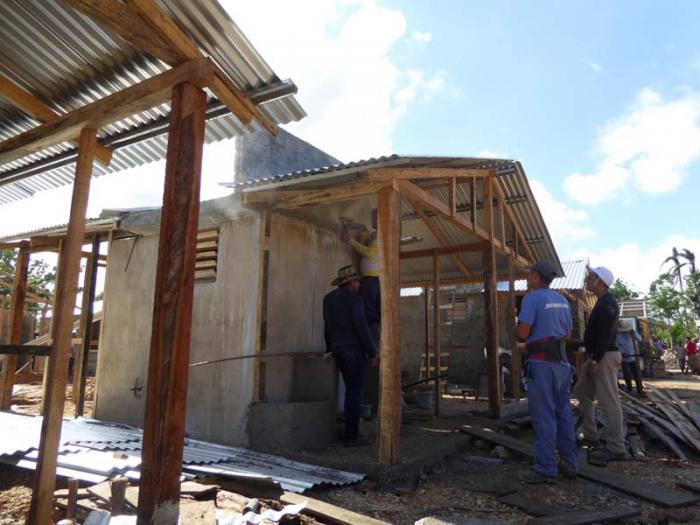 sancti spiritus, yaguajat, viviendas, huracan irma, construccion de viviendas, casas de tabla de palma