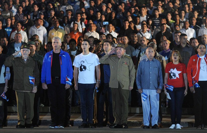 Raúl Castro, José Martí, antorchas, homenaje