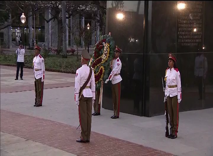 José Marti, estatua, natalicio, ofrenda