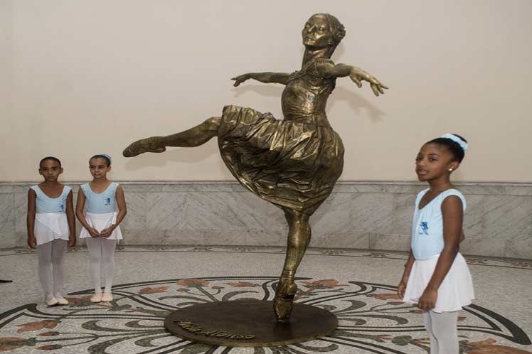 Alicia Alonso, estatua, ballet, Cuba