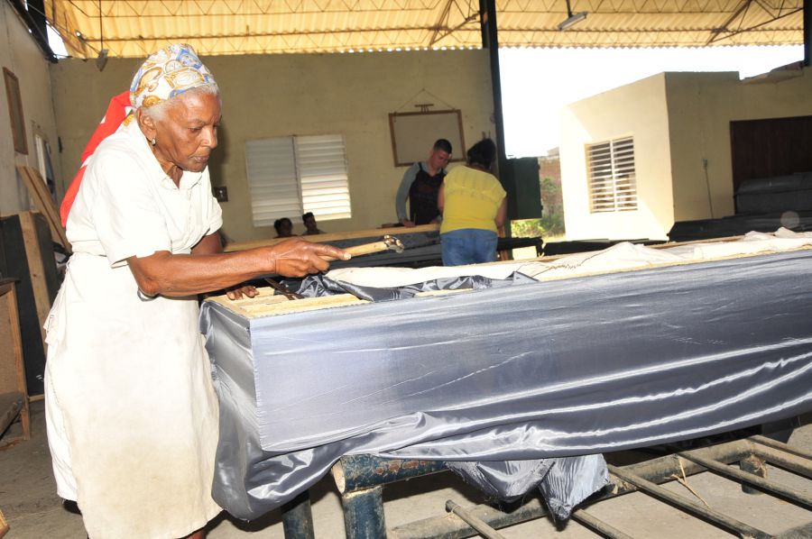 sancti spiritus, ataudes, empresa de producciones varias, funerarias