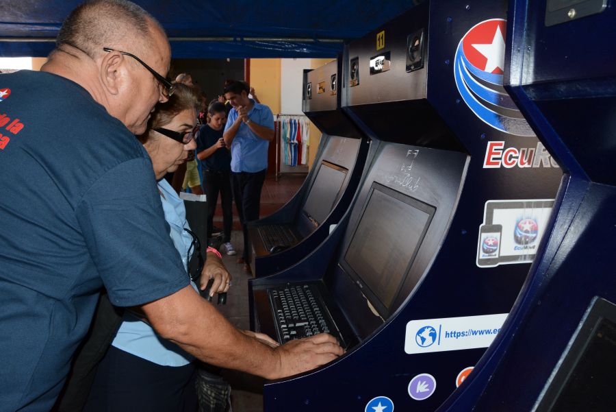 sancti spiritus, cultura, feria tecnologica la guayabera 5.0, casa de la guayabera, paro, robot terapeutico