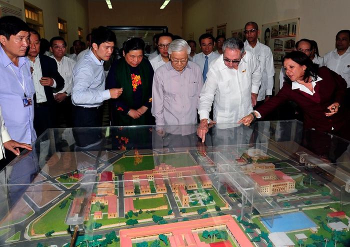 cuba, vietnam, cementerio santa ifigenia, partido comunista de vietnam, fidel castro, raul castro