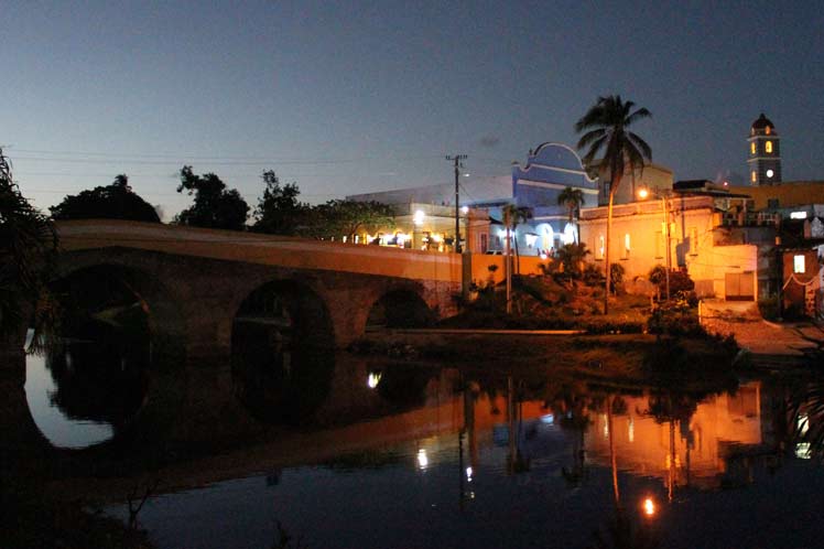 Sancti Spíritus, puente, teatro principal, río Yayabo