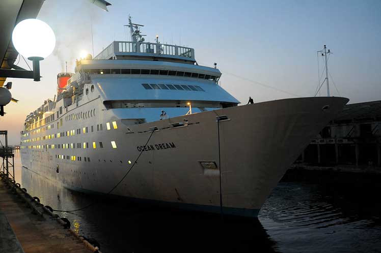 cuba, barco de la paz, japon