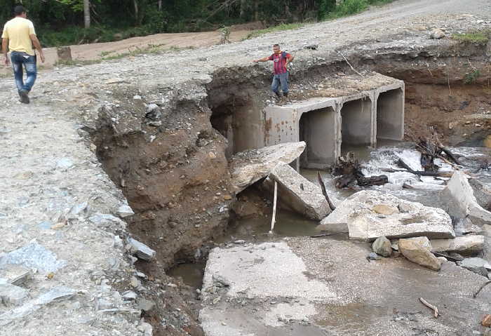 sancti spiritus, viales, reparacion de viales, intensas lluvias en sancti spiritus, tormanta tropical alberto, fomento