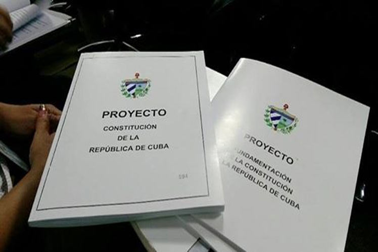 Cuba, colaboradores, salud, Constitución