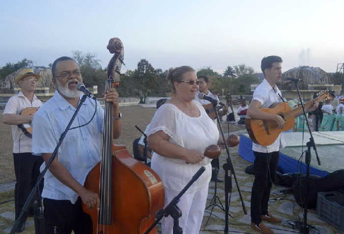 sancti spiritus, punto cubano, parque de feria delio luna echemendia