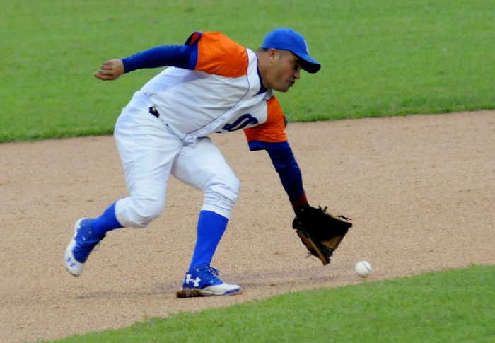 Béisbol, Gallos, defensa